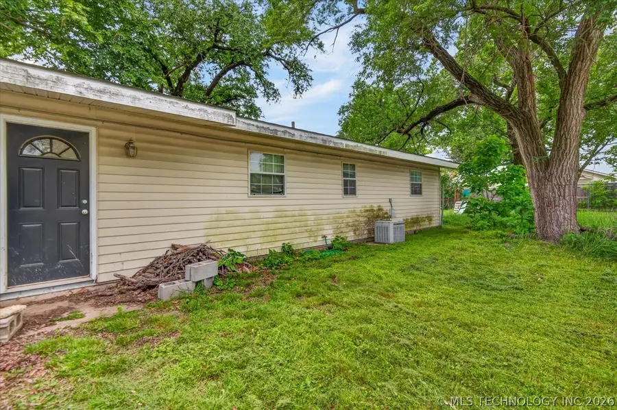 221 Spring Road, Bartlesville, OK 74003 - #2
