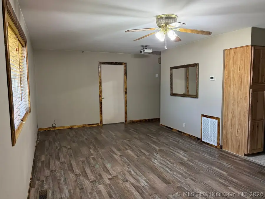 1445 E Oak Street, Cushing, OK 74023 - #2