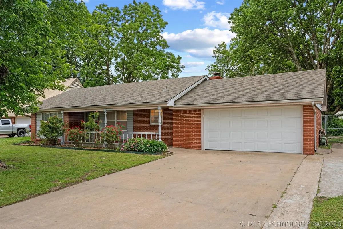 5423 Baylor Drive, Bartlesville, OK 74006 - #1