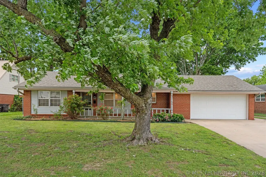 5423 Baylor Drive, Bartlesville, OK 74006 - #2