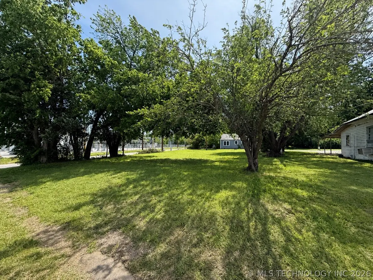 300 C Street Se, Ardmore, OK 73401 - #1