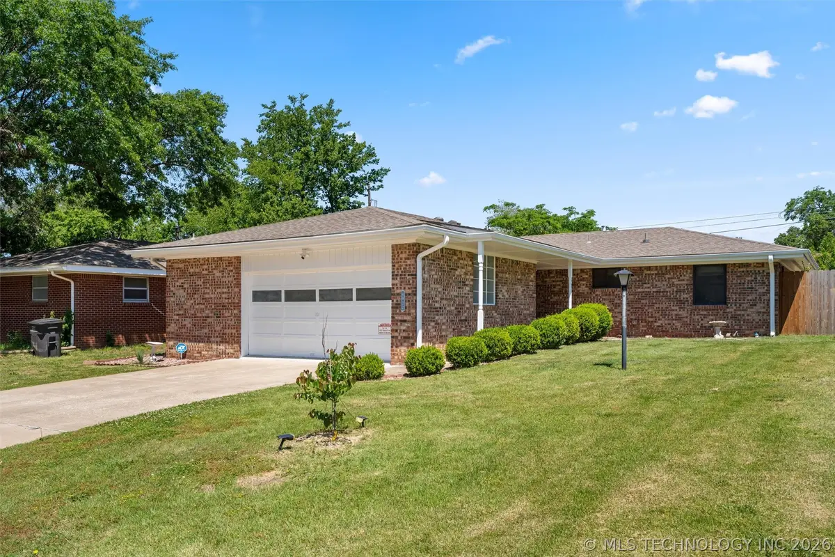 4932 Amherst Drive, Bartlesville, OK 74006 - #1