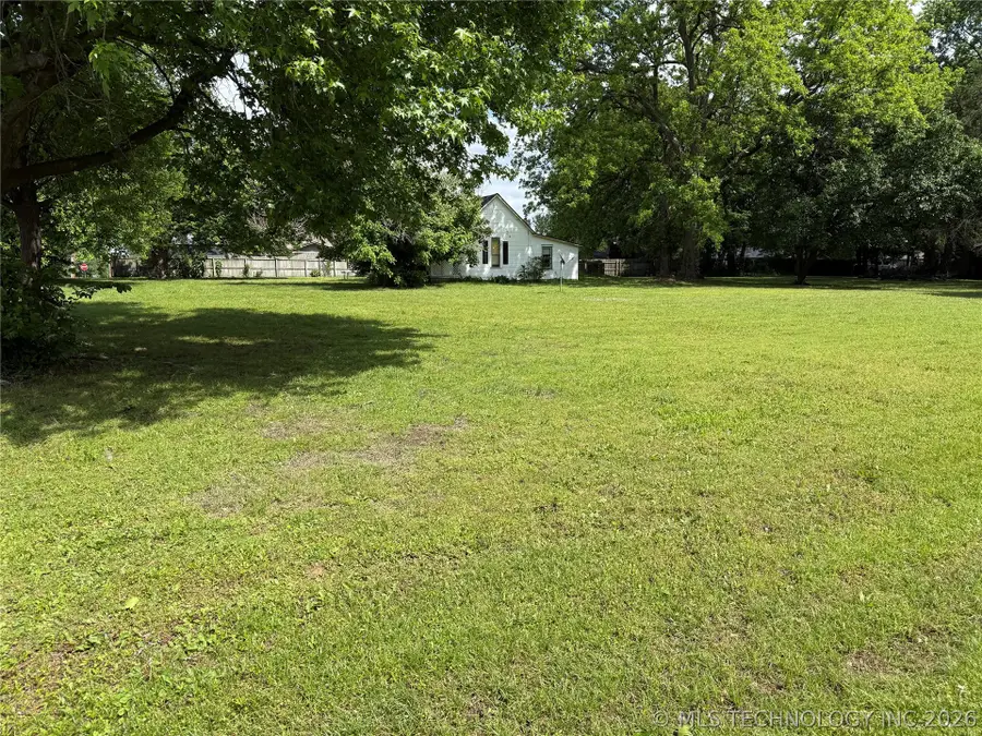 1102 SE 12th Street, Wagoner, OK 74467 - #3