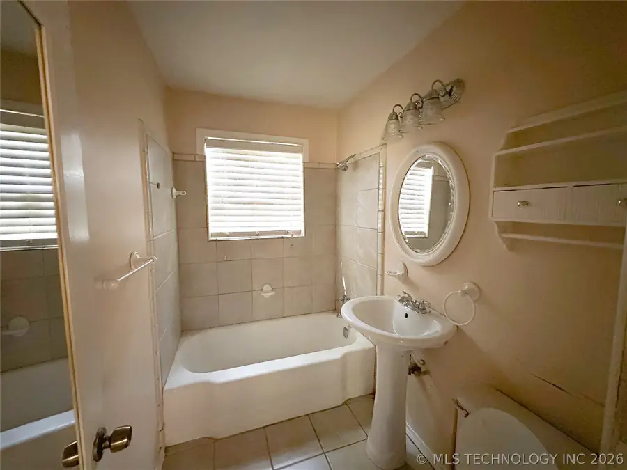 282 E 52nd Place N, Tulsa, OK 74126 - #2