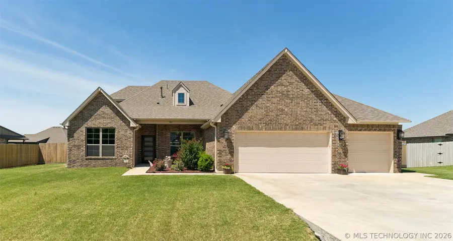 182 N Phillips Street, Skiatook, OK 74070 - #2