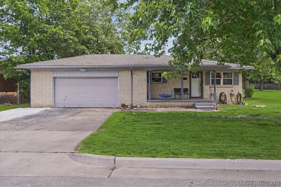 1225 S Russell Street, Skiatook, OK 74070 - #2