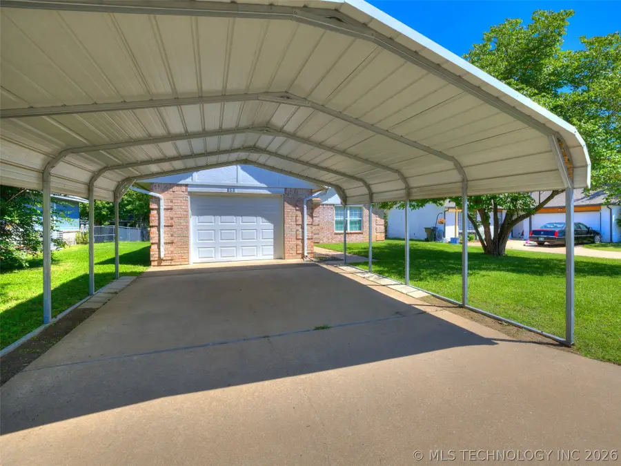 606 W 19th Street S, Claremore, OK 74019 - #3