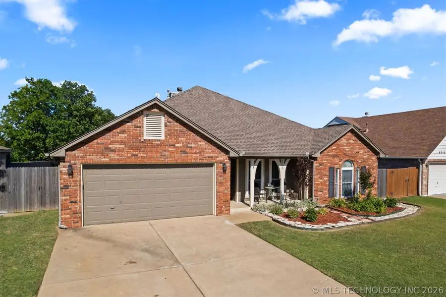 8508 N 102nd East Avenue, Owasso, OK 74055 - #3