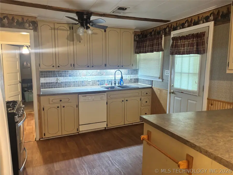 1229 E 10th Street, Okmulgee, OK 74447 - #2
