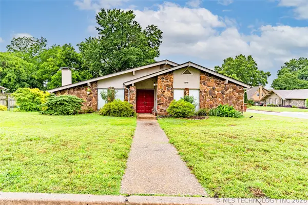 2212 S Hickory Place, Broken Arrow, OK 74012