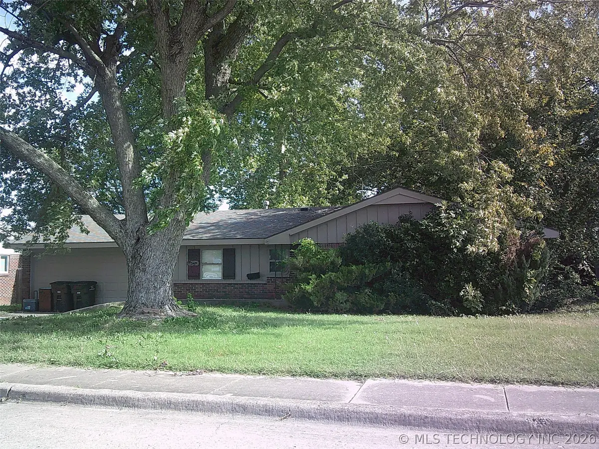 124 S Fenway Place, Bartlesville, OK 74006 - #1