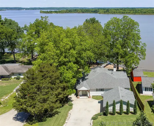 1205 Red Bud Drive, Grove, OK 74344