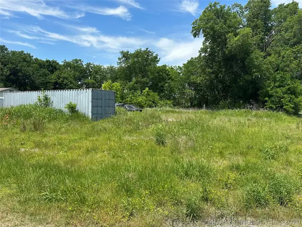 608 S Jackson Avenue, Wagoner, OK 74467