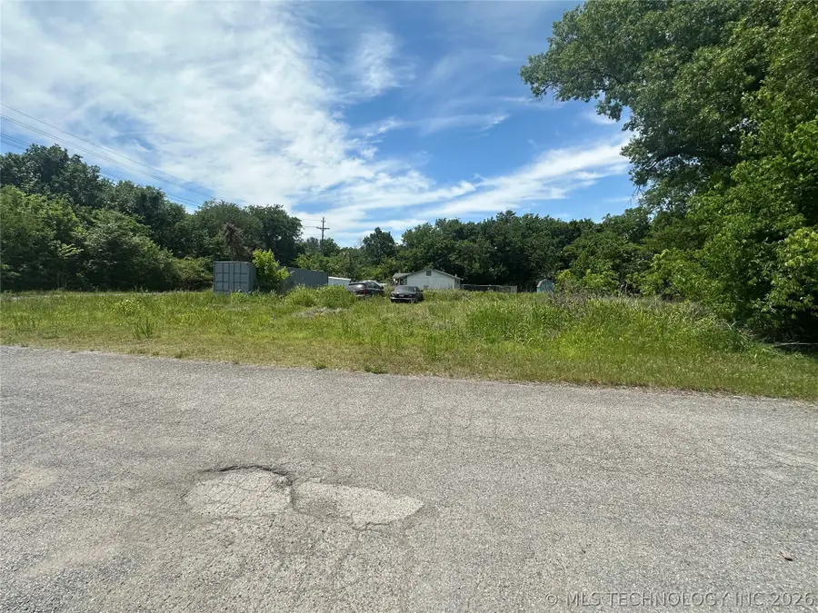 608 S Jackson Avenue, Wagoner, OK 74467 - #2