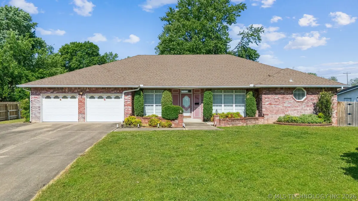 1307 N Douglas Drive, Claremore, OK 74017 - #1