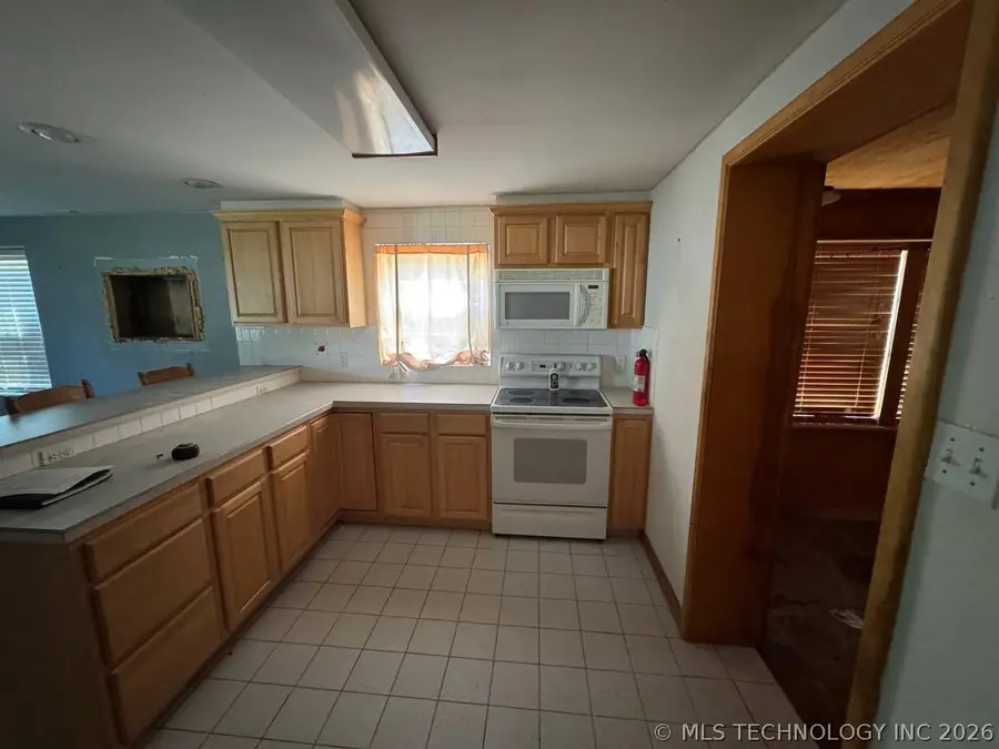 321 N Seminole Avenue, Bartlesville, OK 74003 - #3