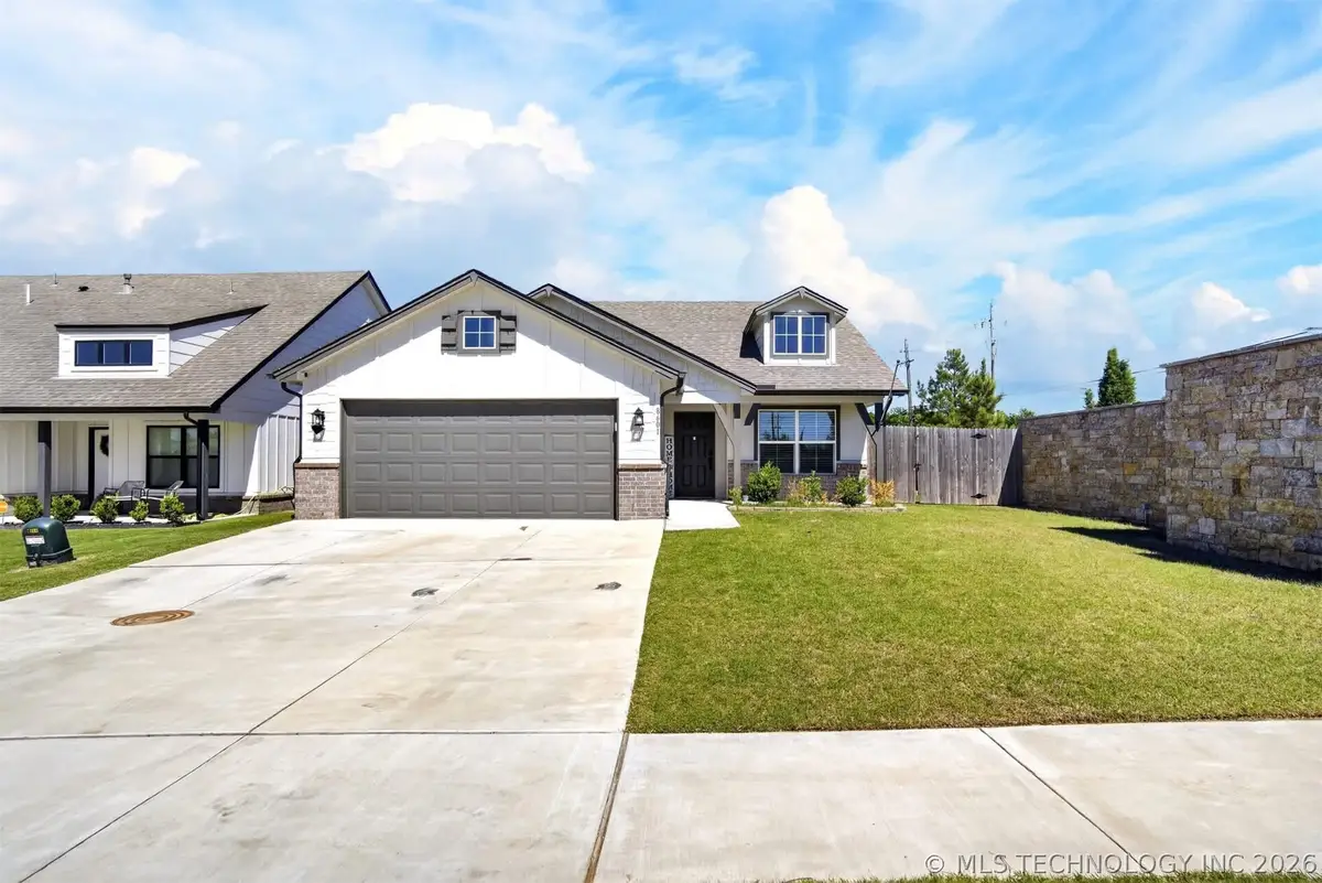 8601 N 76th East Place, Owasso, OK 74055 - #1