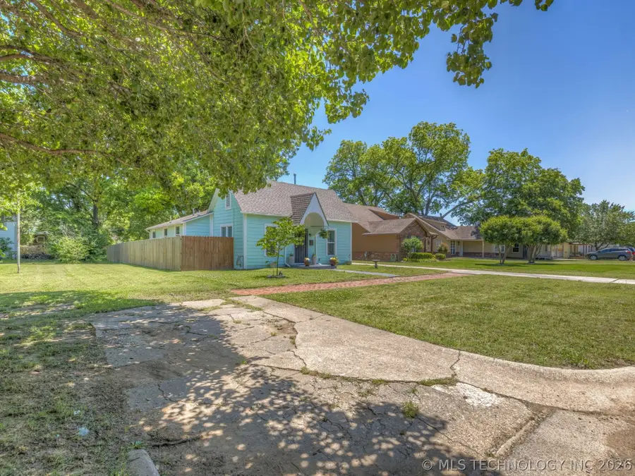 514 S Seneca Avenue, Bartlesville, OK 74003 - #3