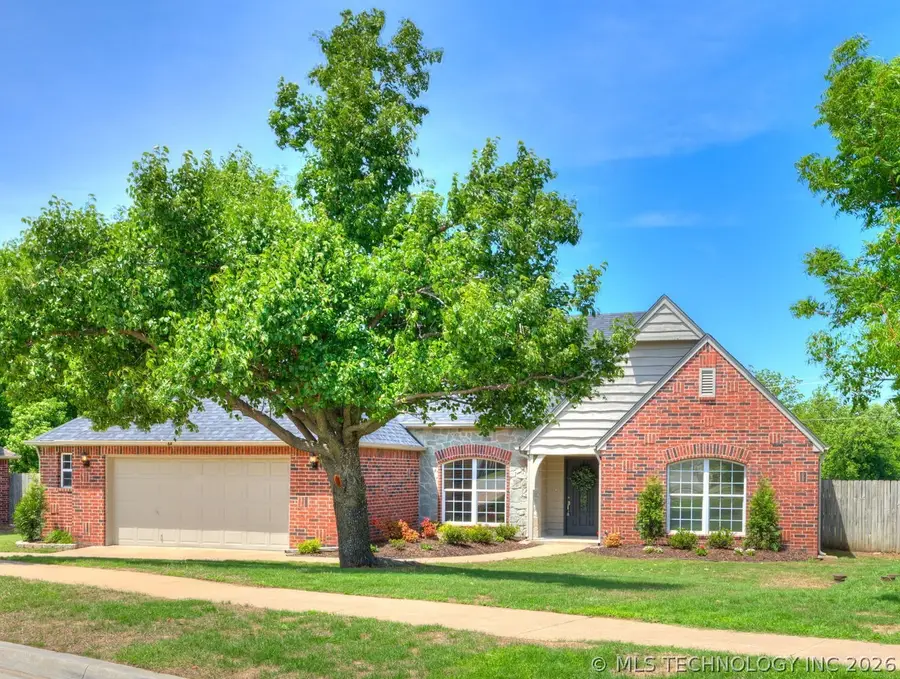 8512 N 100th East Avenue, Owasso, OK 74055 - #2