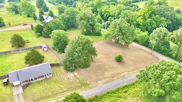 S Beal Street, Whitefield, OK 74472