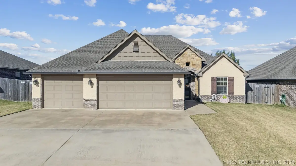 1108 Colhurst Lane, Claremore, OK 74019 - #1