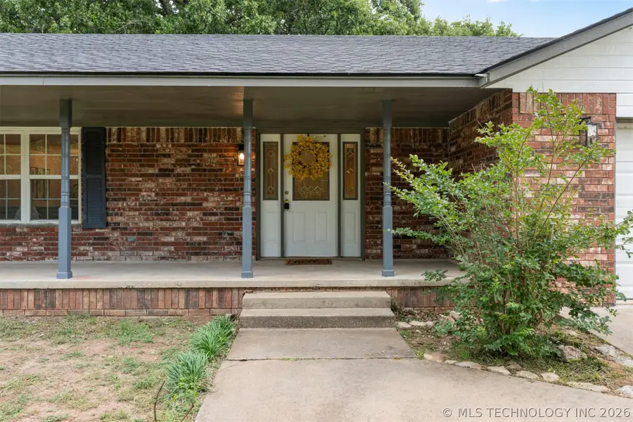 1604 N Delaware Street, Chouteau, OK 74337 - #2