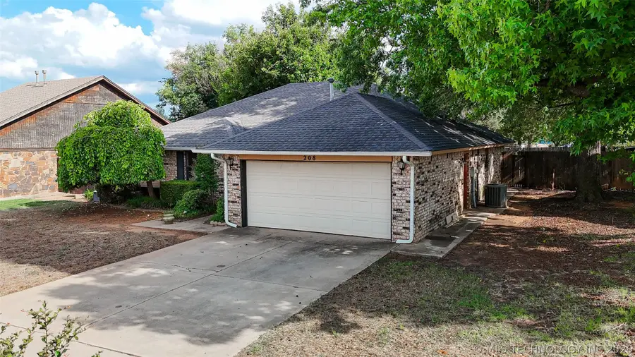 208 SE 30th Street, Moore, OK 73160 - #3