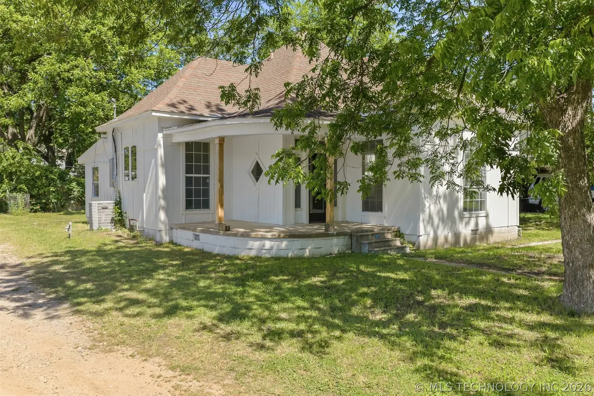 302 S 10 Avenue, Madill, OK 73446 - #1