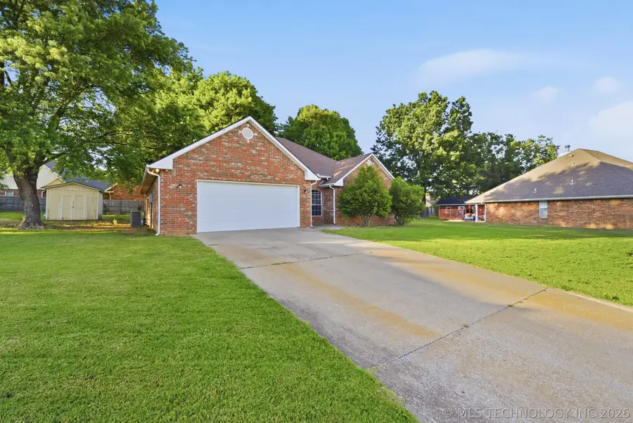 2203 Fieldstone Court S, Okmulgee, OK 74447 - #2
