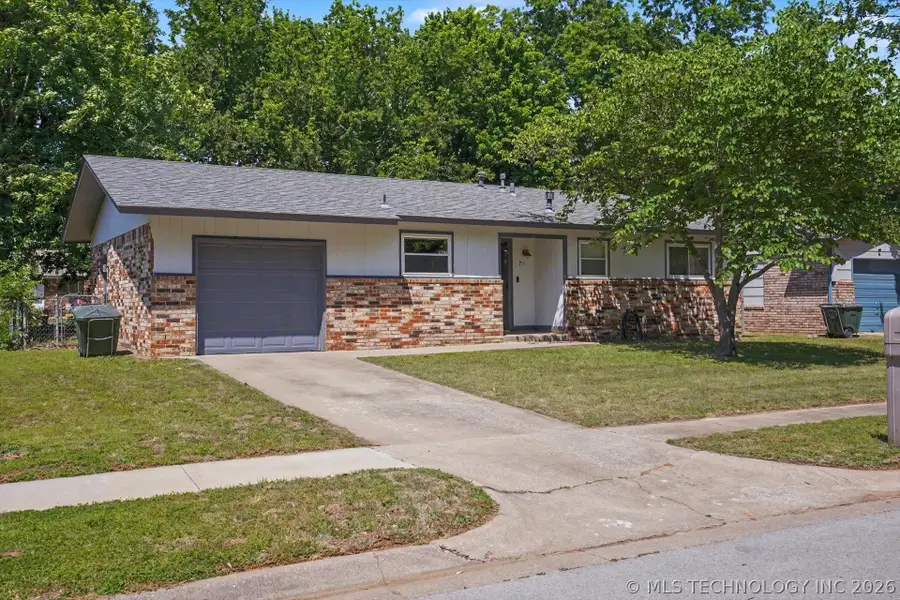 711 W 27th Street, Sand Springs, OK 74063 - #3