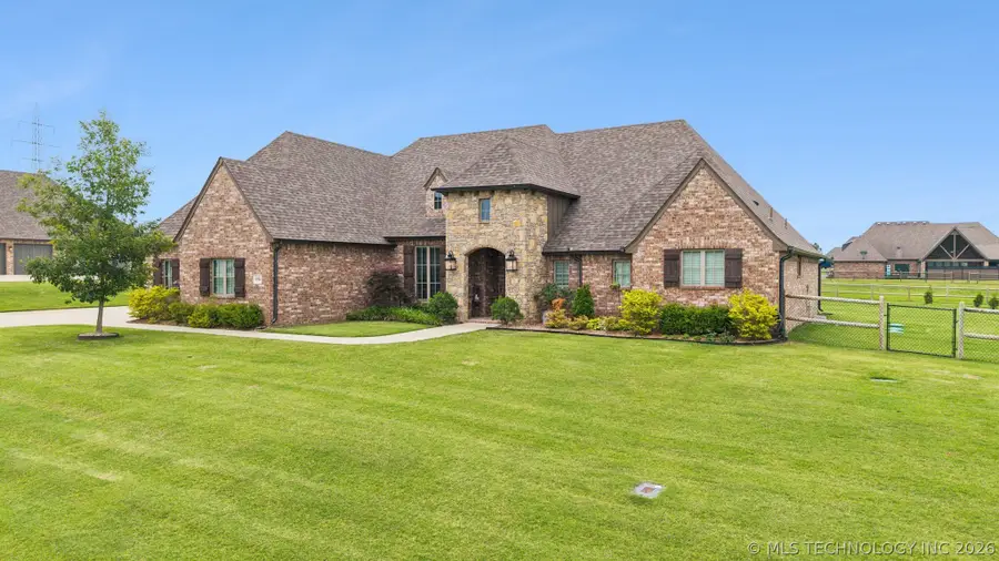 6904 E 89th Street, Owasso, OK 74055 - #3