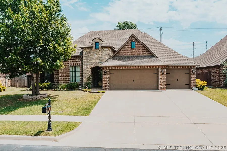 9107 N 96th East Avenue, Owasso, OK 74055 - #3