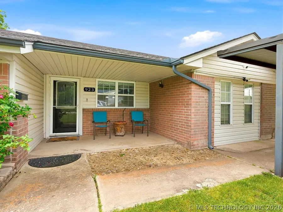 923 W 23rd, Ada, OK 74820 - #3