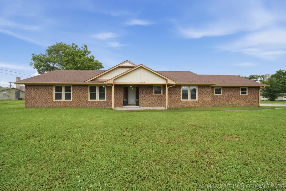 1100 N Oseuma Avenue, Claremore, OK 74017 - #1