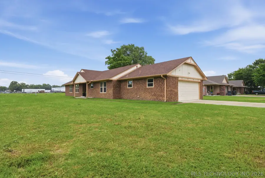 1100 N Oseuma Avenue, Claremore, OK 74017 - #3