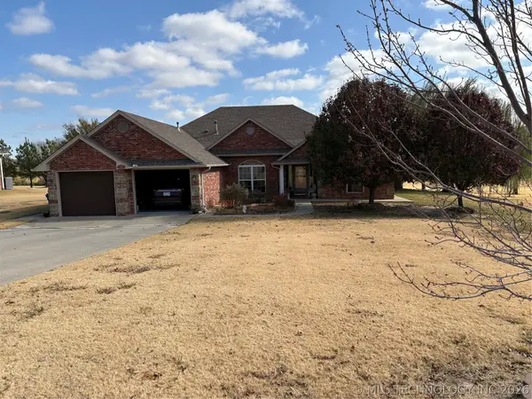 1001 Country Club, Cushing, OK 74023