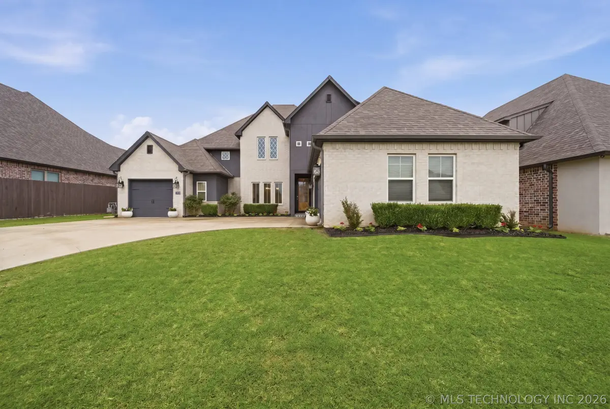 8729 S Phoenix Place W, Tulsa, OK 74132 - #1
