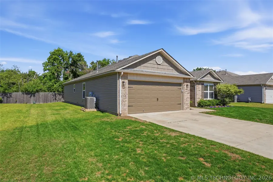 10714 N 100th East Avenue, Owasso, OK 74055 - #2