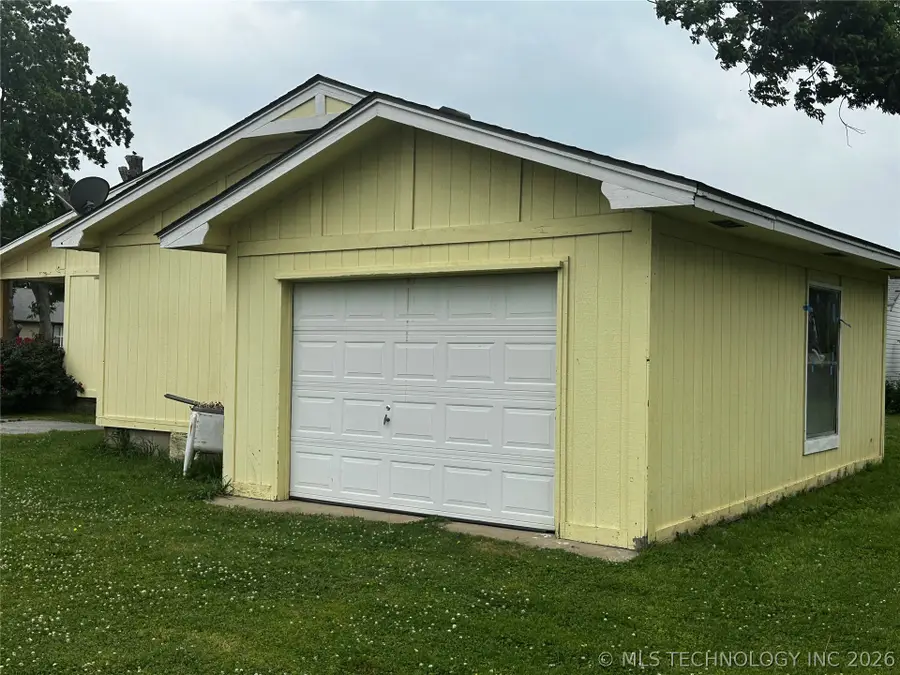 718 E 5th Street, Claremore, OK 74017 - #2