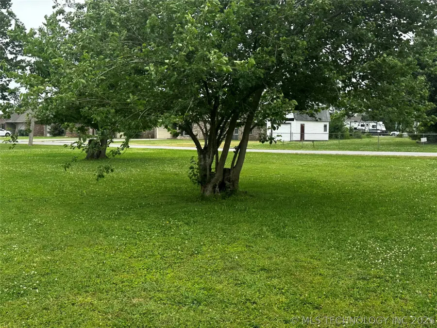 718 E 5th Street, Claremore, OK 74017 - #3