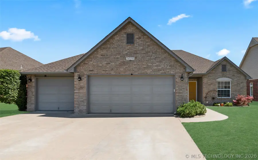 26595 Columbia Crest Drive, Claremore, OK 74019 - #2
