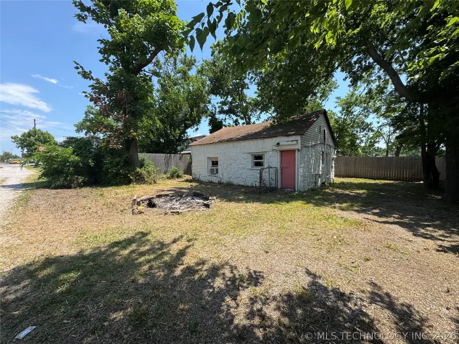 305 S Chickasaw Avenue #1/2, Claremore, OK 74017 - #3