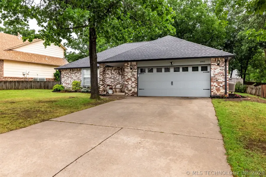 6902 Silver Oak Drive, Tulsa, OK 74107 - #2