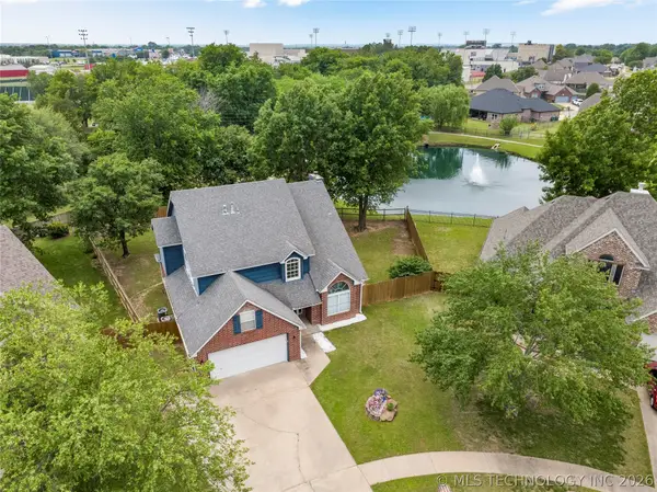 8802 N 136th East Avenue, Owasso, OK 74055