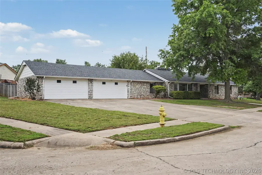 2003 N Main Street, Owasso, OK 74055 - #2