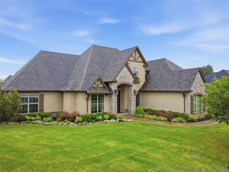 6302 N Twin Creeks Drive, Owasso, OK 74055 - #3