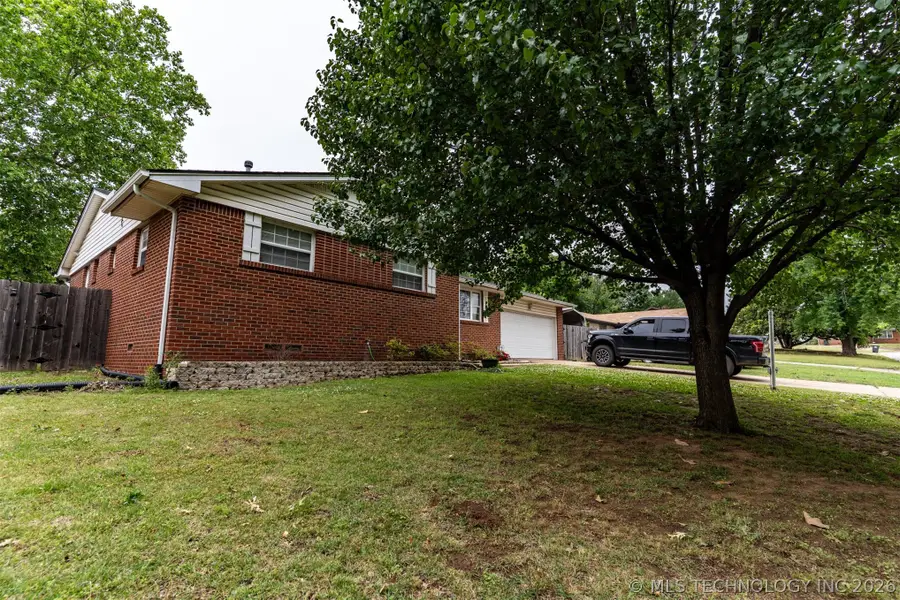 18 S Meadowhill Drive, Bristow, OK 74010 - #2