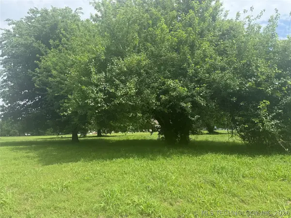 Country Club Circle, Muskogee, OK 74403