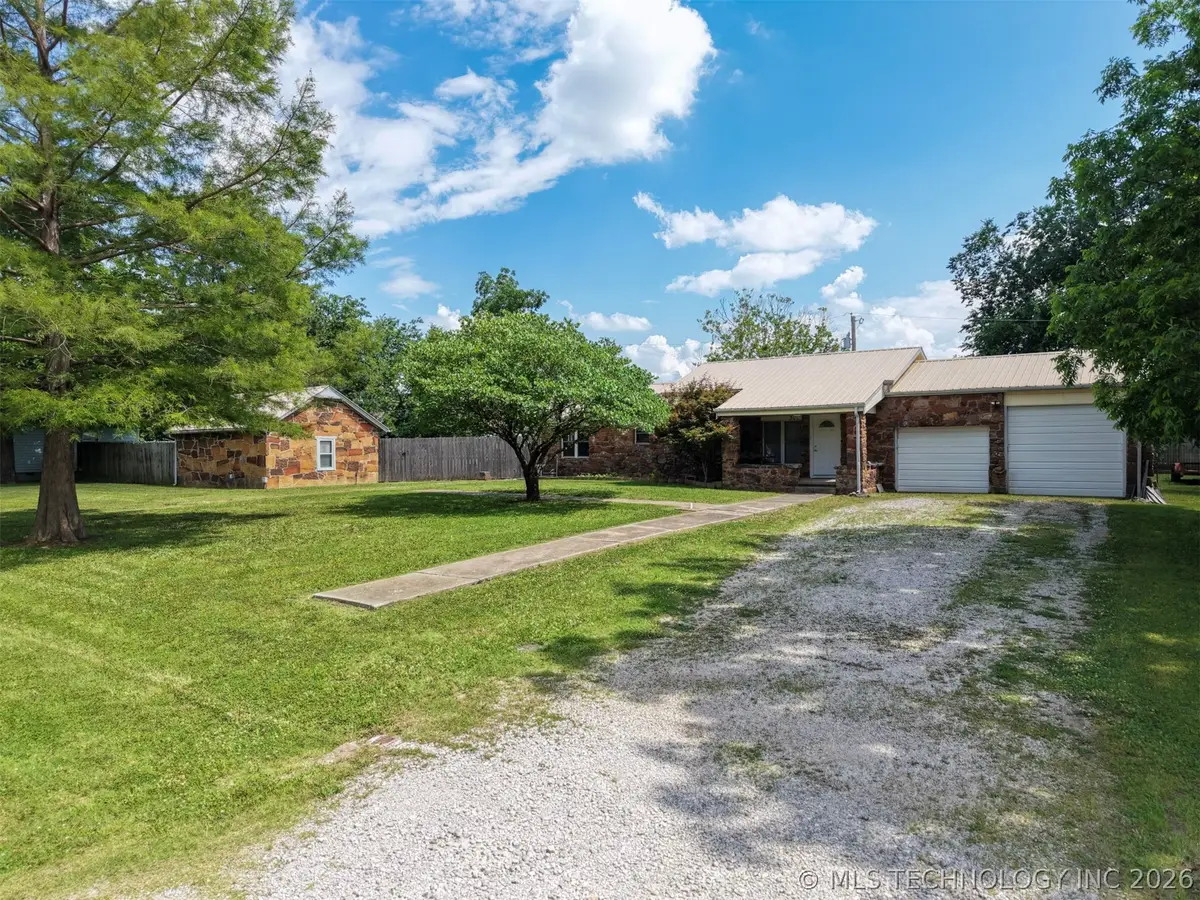302 E Elm Street, Skiatook, OK 74070 - #1