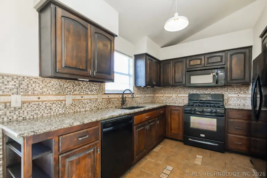 9833 N 43rd East Avenue, Sperry, OK 74073 - #2